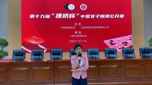 截至目前，《阿凡达：水之道》内地票房超11亿人民币，轻松登顶2022年进口片票房榜，全球票房则突破14亿美元